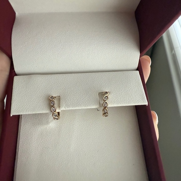 Helzburg Diamond, gold and diamond huggies - Picture 1 of 4